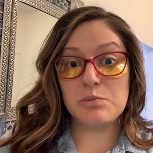 Meet your Posher, Caitlin